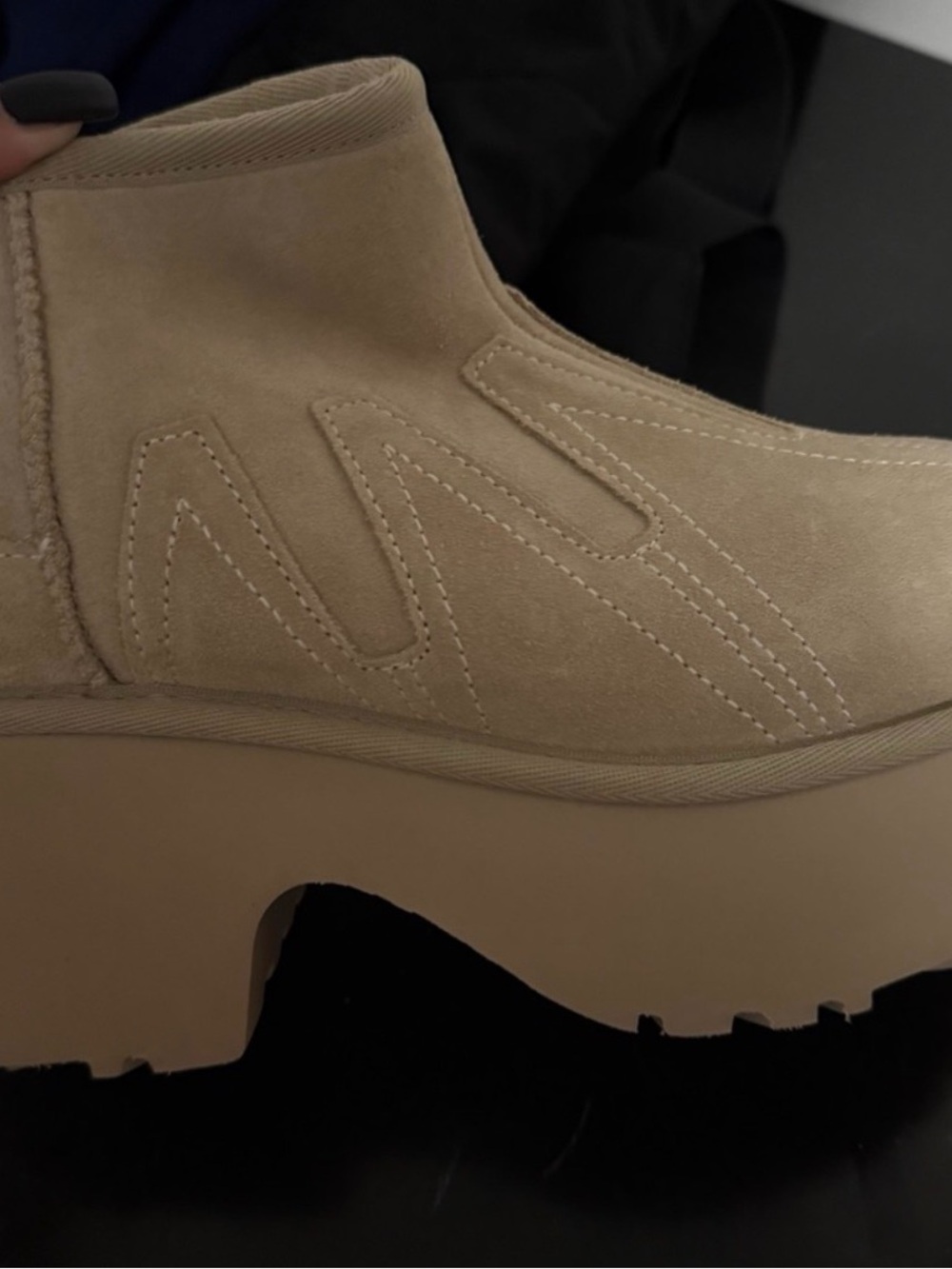 Ugg Ultra Mini Hights - Picture 2 of 9